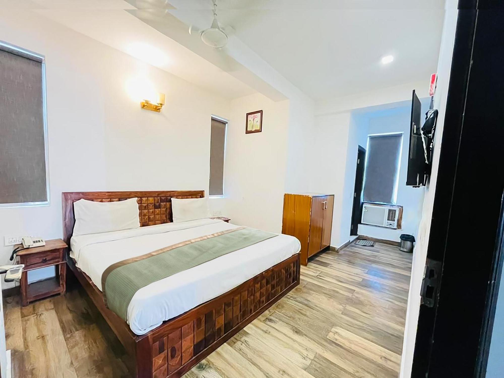 Hotel Blu - Saket Dlf Avenue Нью-Дели Экстерьер фото