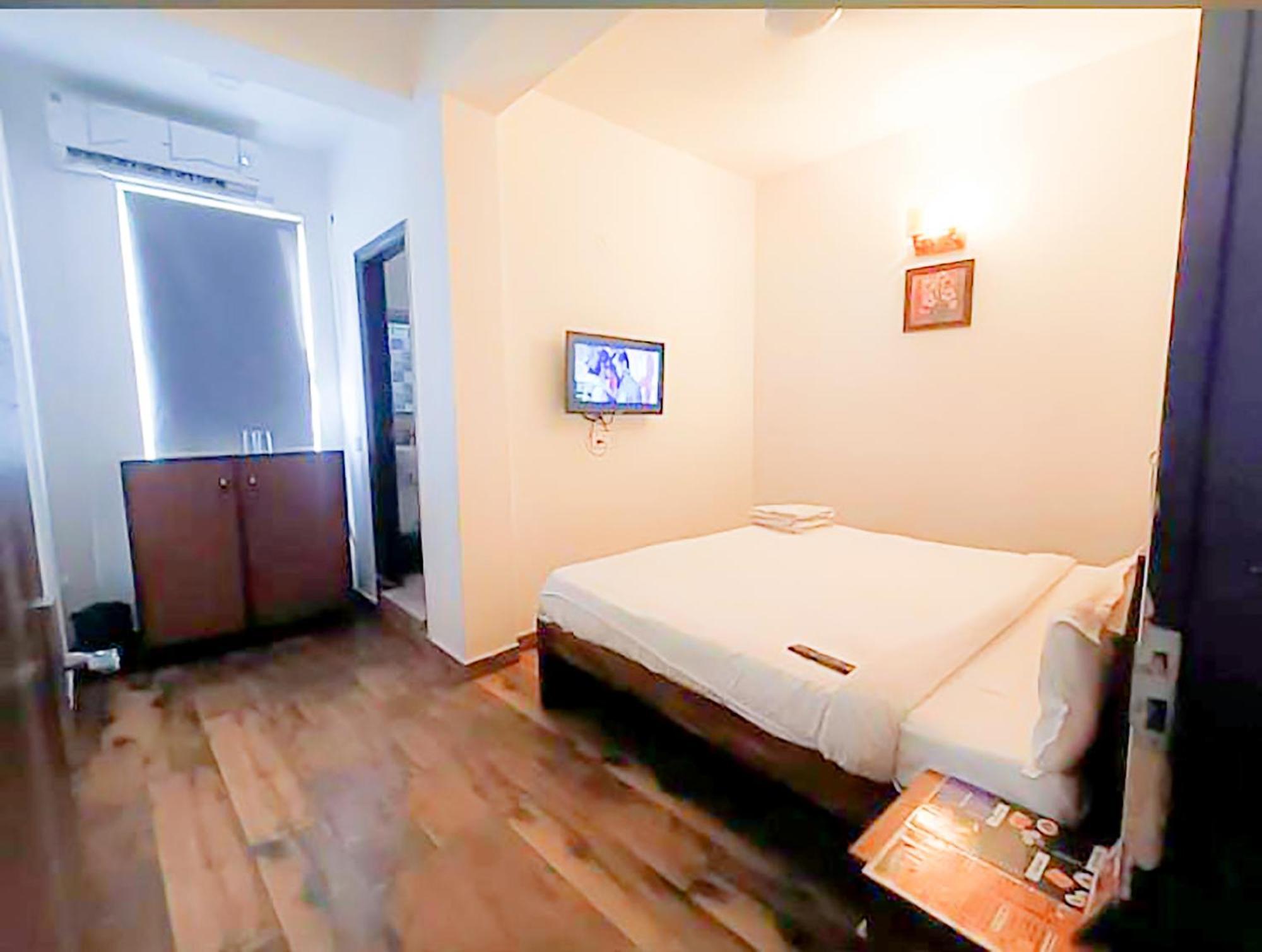 Hotel Blu - Saket Dlf Avenue Нью-Дели Экстерьер фото