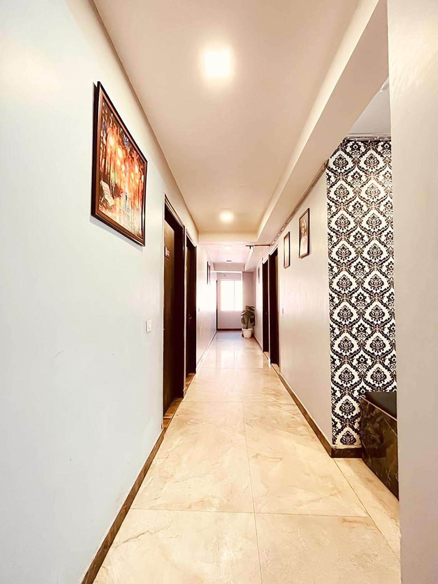 Hotel Blu - Saket Dlf Avenue Нью-Дели Экстерьер фото